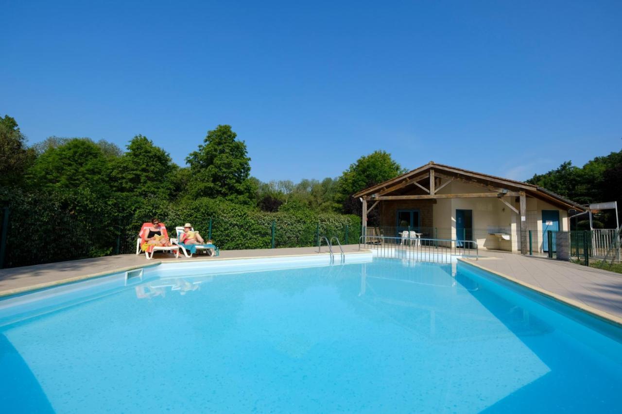Le Hameau Du Petit Lay Camping