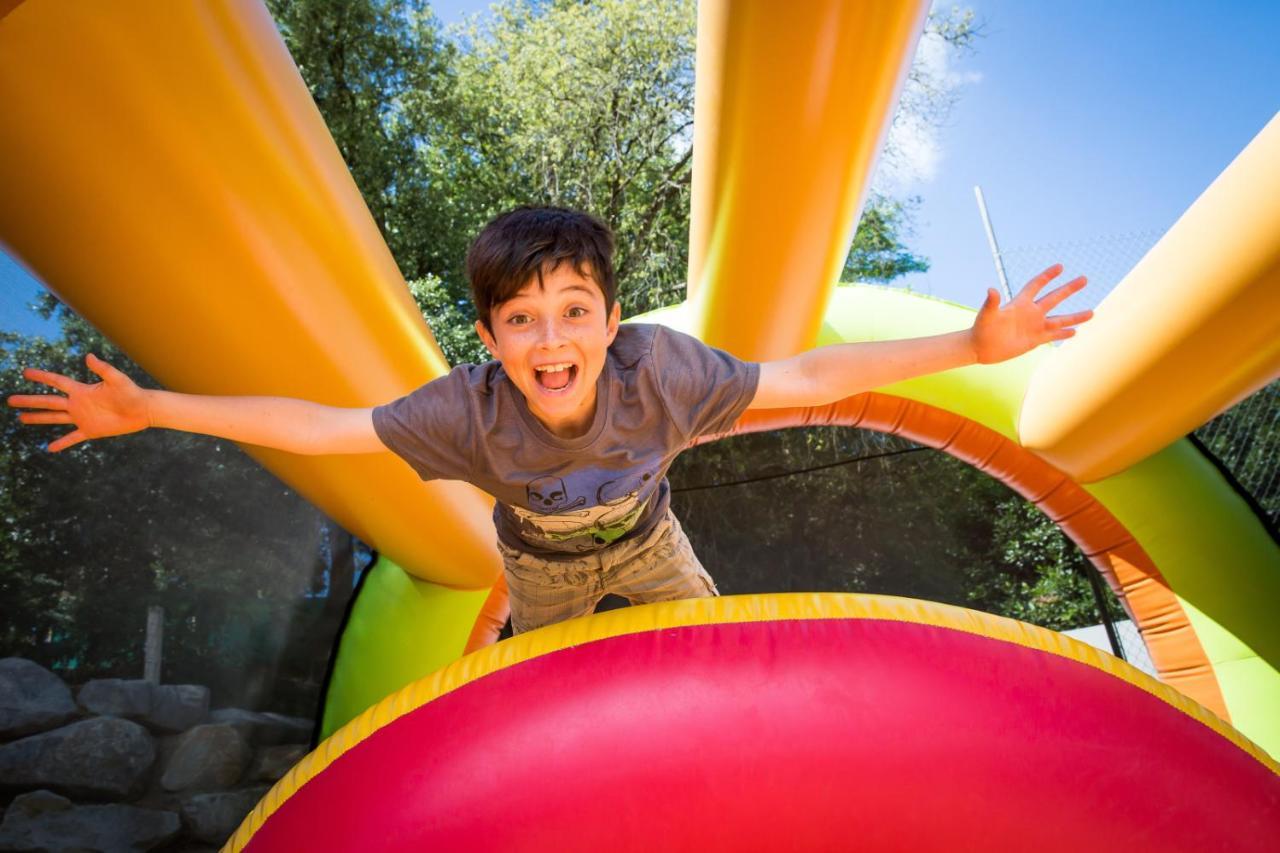 Le Hameau Du Petit Lay Camping